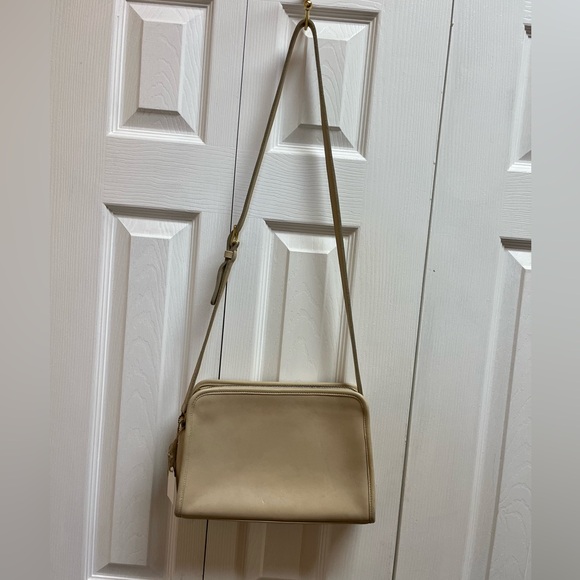 COACH Vintage Elegant Tan Leather Shoulder Bag - Picture 2 of 7